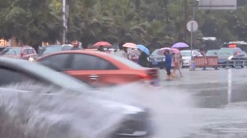 Mưa bão tấn công tây Nam Trung Quốc, giao thông gián đoạn