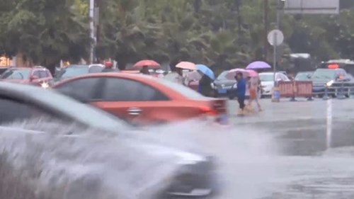 Mưa bão tấn công tây Nam Trung Quốc, giao thông gián đoạn