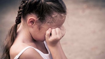 Lo sốt vó con dạy thì sớm, làm 