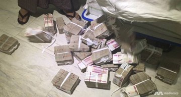 Người Myanmar mang bao tải tiền đi mua nhà