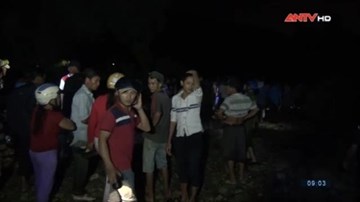 Tắm thác khi mưa lớn, 3 em bị nước cuốn