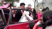 Chú rể đẩy cô dâu ngã "sấp mặt" ngay trong lễ cưới