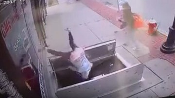 Mải nhắn tin điện thoại, người phụ nữ gặp tai nạn thảm khốc