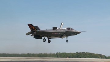 F-35B trình diễn kỹ năng cất cánh thẳng đứng