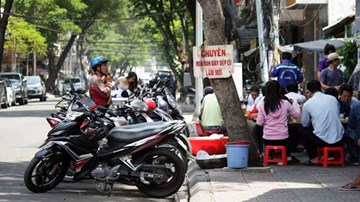Khả thi đề án thu phí tạm thời sử dụng vỉa hè