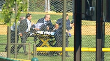 Khoảnh khắc kinh hoàng với các nghị sĩ Mỹ trên sân bóng chày