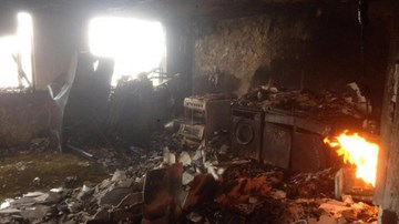 Hình ảnh hoang tàn bên trong tòa nhà bị cháy ở London, Anh