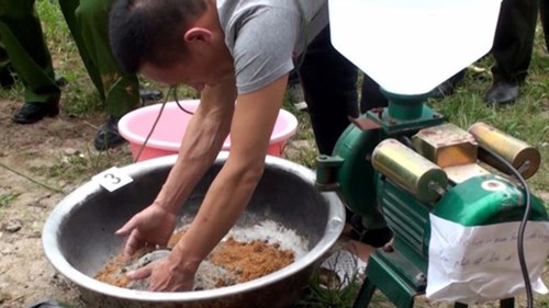 Cận cảnh xưởng sản xuất trái phép gần 1 tấn thuốc nổ