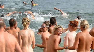Australia: Số lượng người tắm khỏa thân kỷ lục tại lễ hội Tasmania