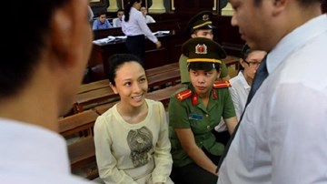 Vì sao Hoa hậu Phương Nga tự nhận 'cướp chồng' vẫn được bênh vực?