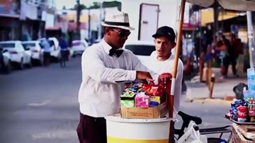 Gặp anh chàng bán rong lịch lãm nhất thế giới
