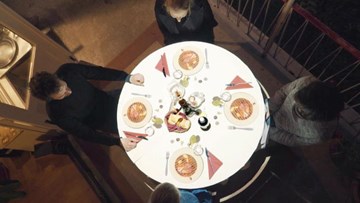 Độc đáo nghệ thuật video 3D trên bàn ăn