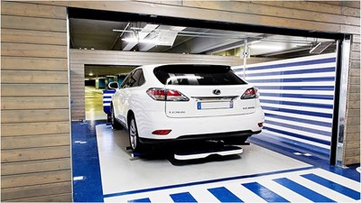 Robot tự động đỗ xe đầu tiên trên thế giới