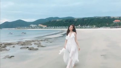 Hoa hậu Mỹ Linh khoe nhan sắc rạng rỡ 'hớp hồn' fan
