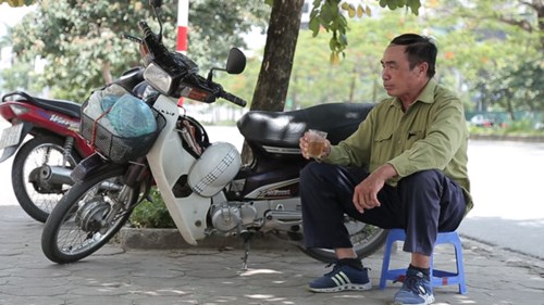 Loay hoay trước 'cơn bão' Uber, Grab