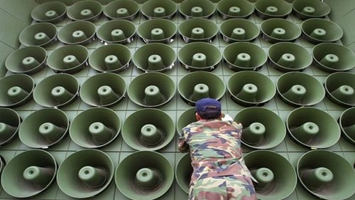 Hàn Quốc bật nhạc Kpop cho người Triều Tiên