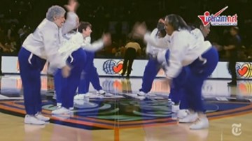 Vũ đoàn cổ động U70  gây ấn tượng tại giải NBA của Mỹ