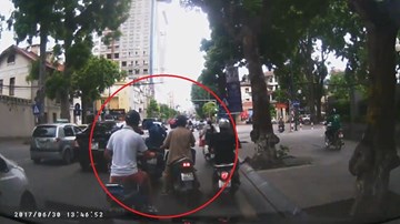 Hà Nôi: 3 xe máy dàn cảnh cướp tinh vi, nạn nhân không hề hay biết