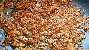 Sự thật giật mình đằng sau món hành phi thơm phức tại các hàng ăn