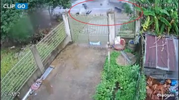 Khoảnh khắc 2 xe khách đâm nhau khiến 4 người chết ở Kon Tum
