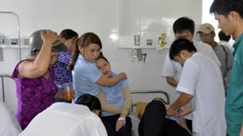 Khoảng 400 công nhân nhập viện nghi ngộ độc thực phẩm