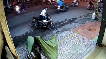 Thanh niên bẻ khóa, khởi động xe rồi bất ngờ... bỏ đi