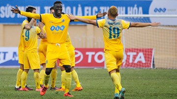 FLC Thanh Hóa 5-3 HAGL: Mưa bàn thắng, vững ngôi đầu