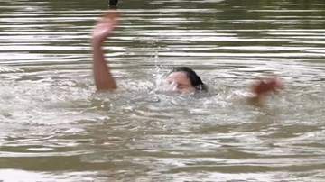 Cứu người đuối nước đúng cách