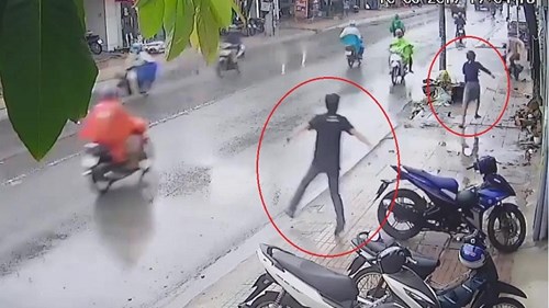 Trộm chưa kịp bẻ khóa xe đã bị chủ nhà đuổi 'chạy mất dép'