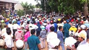 Quảng Bình: Người dân vây bắt, tóm tại trận kẻ tình nghi bắt cóc trẻ em