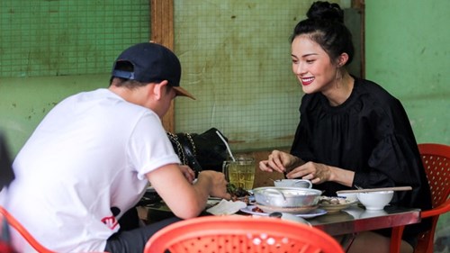 Hạ Vi vui vẻ đi hẹn hò sau khi công khai chia tay Cường Đô La