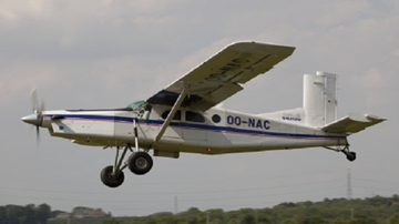 Máy bay chở 5 người rơi ở miền đông Indonesia