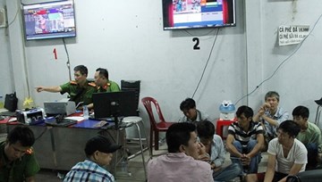 Gần 100 cảnh sát vây bắt ổ đánh bạc khủng