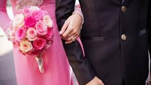 Dịch vụ cho thuê chú rể: Nhân văn hay gian dối?