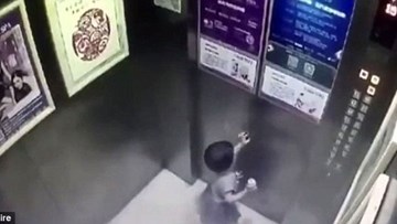 Bé gái 2 tuổi thiệt mạng vì trò đùa tai hại trong thang máy
