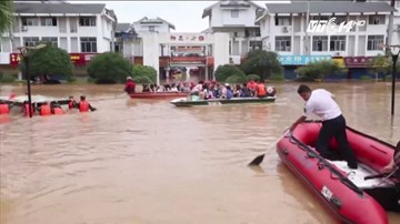 Trung Quốc: Nỗ lực cứu người mắc kẹt trong mua lũ