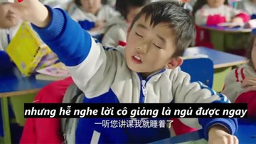Clip hài: Học trò ghi âm bài giảng của cô giáo để...tối dễ ngủ
