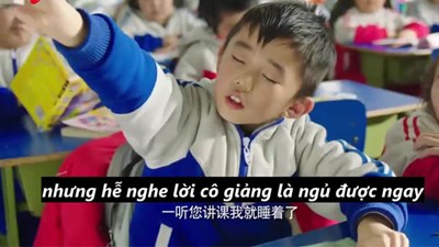Clip hài: Học trò ghi âm bài giảng của cô giáo để...tối dễ ngủ