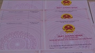 Kẽ hở nào từ việc cán bộ mang sổ đỏ của dân thế chấp để lấy tiền?