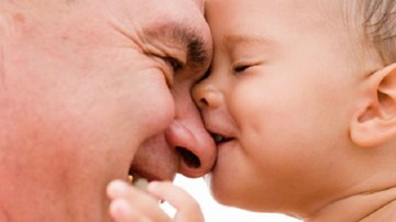 Bố càng nhiều tuổi càng dễ sinh con trai thông minh?