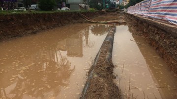 Hà Nội: 10.000 hộ dân mất nước do đào đường làm vỡ đường ống