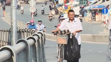 Nam sinh nhặt ve chai đạt 27,7 điểm: Em muốn có việc làm để nuôi mẹ