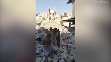 Phiến quân IS 'bò ra khỏi hang' xin hàng