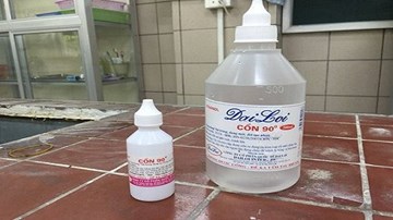 Pha cồn uống thay rượu, người đàn ông 45 tuổi tử vong