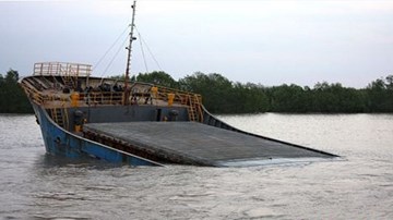 Vụ tàu than bị lật tại đảo Ngư: 6 thuyền viên được cứu sống