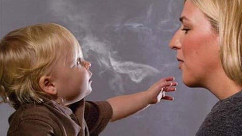 Những tác động đáng sợ của khói thuốc với trẻ em