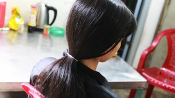 Nỗi lòng của người mẹ có con gái bị bạn học hiếp dâm, mang thai 7 tuần