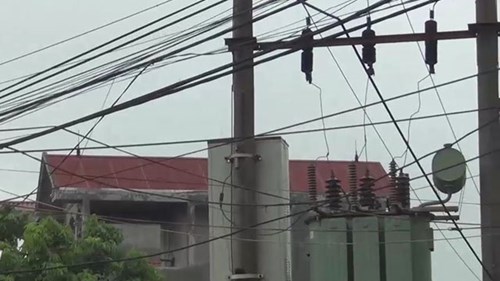 Dân lo sợ khi sống dưới đường điện trung thế 3.5KV