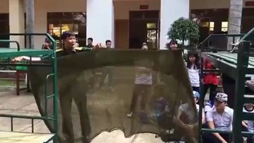 Cách gấp chăn màn buổi sáng trong Quân đội