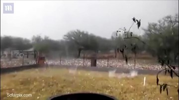 Clip trời rầm rầm bắn đá xuống đất ở Tây Ban Nha